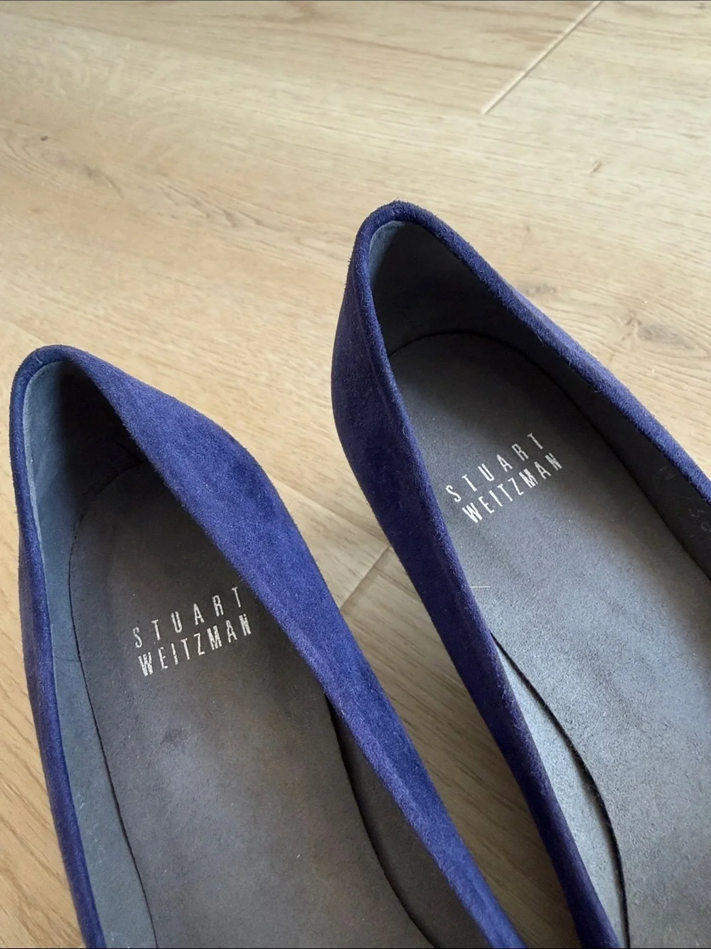 Stuart Weitzman classic pointed